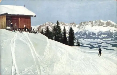 Ak Kitzbühel in Tirol, Schneelandschaft, Skifahrer, Berghütte, Wilden Kaiser