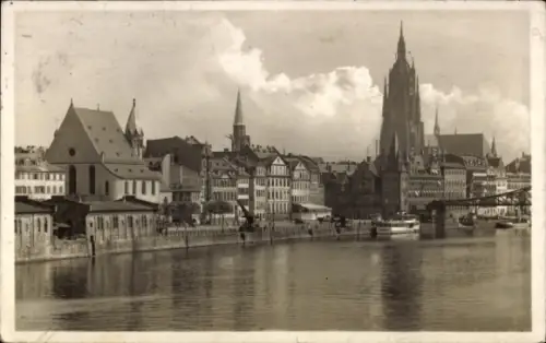 Ak Frankfurt am Main, Schwarz-Weiß-Bild, Stadtansicht, Fluss, Kirche,  Gebäude