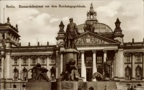 Ak Berlin Tiergarten, Bismarck-Denkmal vor dem Reichstagsgebäude
