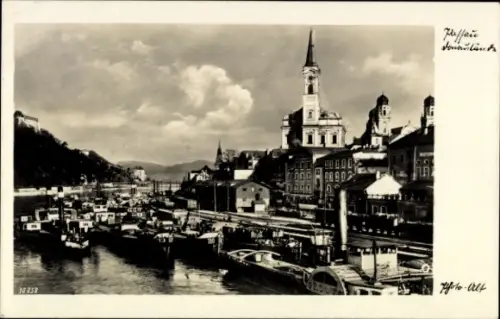 Ak Passau in Niederbayern, Schwarz-Weiß-Bild, Hafenansicht, Kirche, Schiffe, Passau