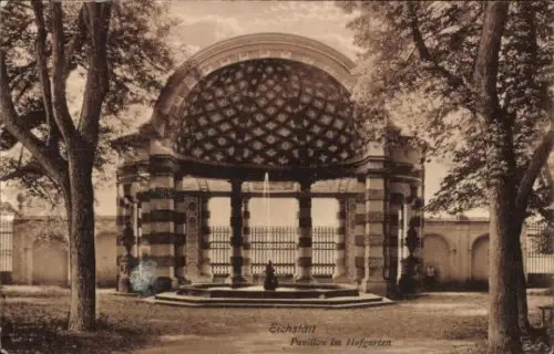 Ak Eichstätt in Oberbayern, Pavillon im Hofgarten,  Bäume, Brunnen