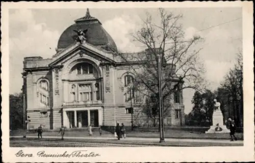 Ak Gera in Thüringen, Gera Reussisches Theater, Gebäude, Statue, Bäume, Menschen