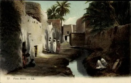 Ak Biskra Algerien, Gebäude, Anwohner, Kanal