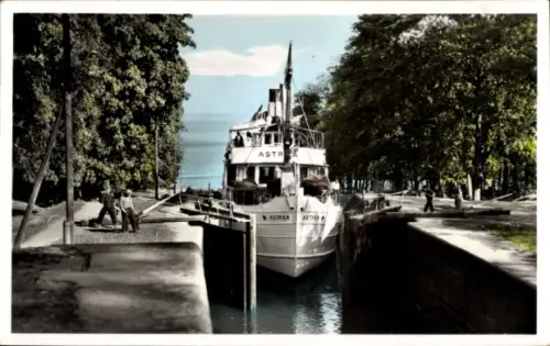 Ak Motala Schweden, Dampfer Astrea passiert die Schleuse
