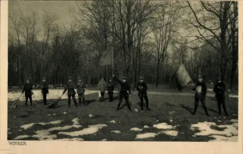 Ak Winker mit Signalfahnen