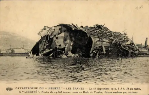 CPA L'Explosion du cuirassé Liberté le 25 septembre 1911, Les Epaves