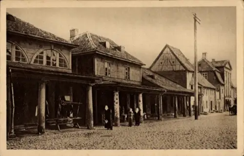 Ak Jelgava Mitau Lettland, Buden am Markt,   Gebäude, Menschen auf der Straße