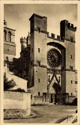 Ak Béziers Hérault, Eglise St-Nazaire, Fassade,  Hérault, Schwarz-Weiß-Foto