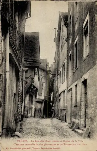 Ak Troyes Aube, TROYES, La Rue des Chats, enge Gasse,  Gebäude,  von Ch. Granddidier