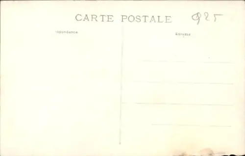 Ak Vitré Ille-et-Vilaine, Schloss, Türme, Zinnen, La Bretagne,  Château des Ducs de La Trémollle