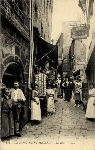 CPA Mont Saint Michel Manche, La Rue