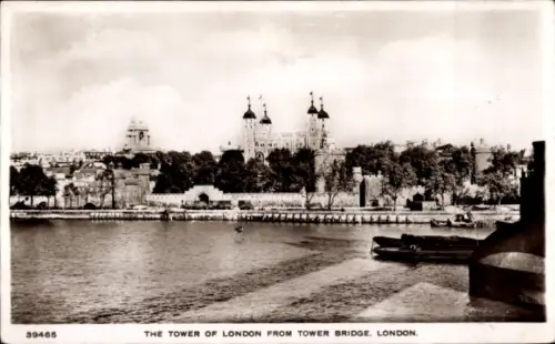 Ak London England, Tower of London, von der Tower Bridge aus gesehen