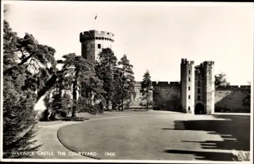 Ak Warwick Warwickshire England, Castle, Courtyard
