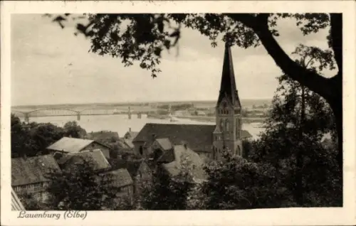 Ak Lauenburg an der Elbe, Blick auf die Kirche und den Fluss, Brücke