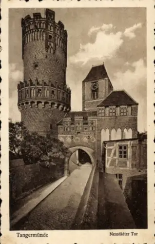 Ak Tangermünde an der Elbe, Neustädter Tor,   Architektur