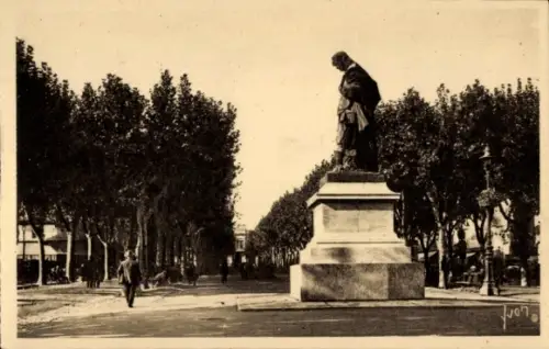Ak Béziers Hérault, Statue von Paul Riquet, Allee mit Bäumen, Straße, Menschen