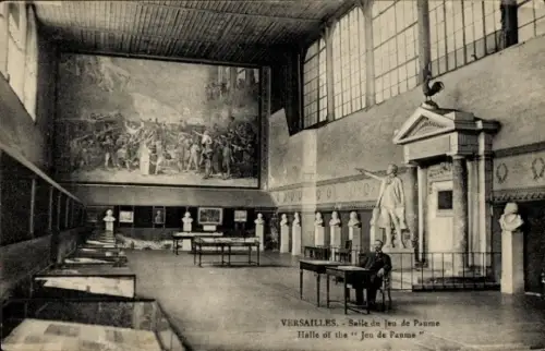 Ak Versailles Yvelines,  Salle du Jeu de Paume, große Wandmalerei, Statue, Tische, Statuen