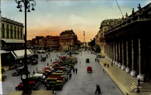 Ak Bordeaux Gironde,  Platz mit Autos, Café,  Gebäude, Uhr
