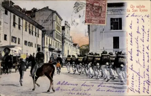 Ak Sanremo Ligurien, Soldaten, Regiment passiert Platz