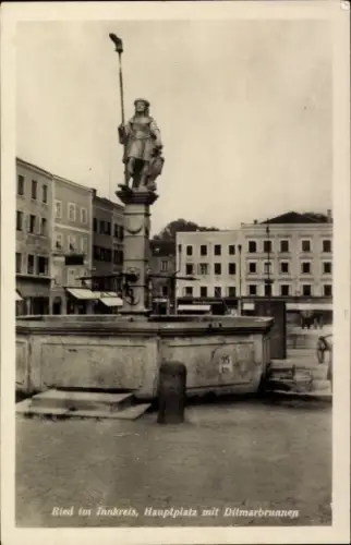 Ak Ried im Innkreis Oberösterreich, Statue, Ditmarbrunnen, Hauptplatz, Ried im Innkreis