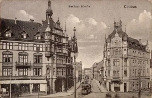 Ak Cottbus in der Niederlausitz, Berliner Straße,  Straßenansicht,  Gebäude, Straßenbahn