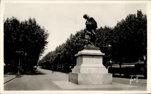 Ak Béziers Hérault, Statue von Paul Riquet, Allee mit Bäumen, Straße, Schwarz-Weiß-Foto