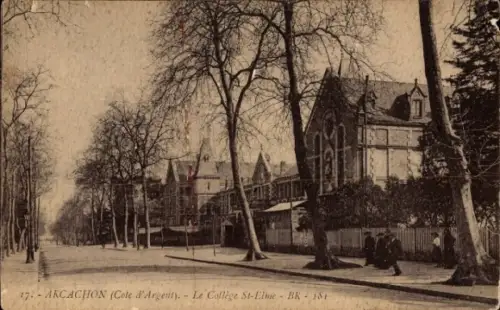 Ak Arcachon Gironde,  von  Collège St-Elme, Bäume, Straße