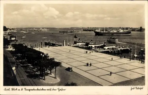 Ak Kiel, Hafenansicht, Schiffe, Vergartenbrücken, Wasser, Bäume