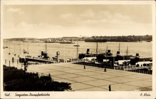 Ak Kiel,  Seegarten-Dampferbrücke, Schiffe im Hafen, Wasseransicht