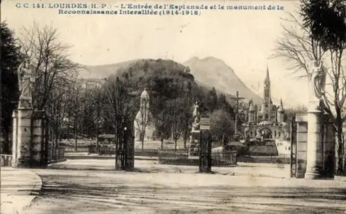 Ak Lourdes Hautes Pyrénées,  Esplanade, Monument der Anerkennung, 1914-1918