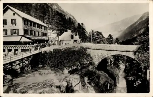 Ak Cauterets Hautes Pyrénées ,  Hotel du Pont, Brücke, Pyrenäen, Natur