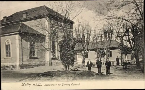 Ak Kolín Köln an der Elbe Mittelböhmen, Kolin n. L., Restaurace na Fornim Ostrové, Bäume, Persone