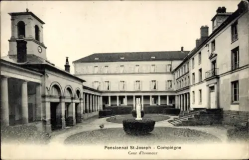 Ak Compiègne Oise, Pensionnat St-Joseph, Cour d'honneur, Compiègne
