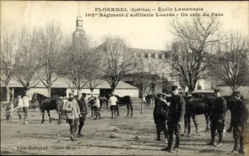CPA Ploërmel Morbihan, École Lamennais, 102. Régiment d'Artillerie Lourde