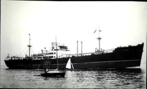 Foto Ak Frachtschiff, Segelboot