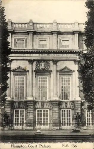 PC Richmond upon Thames London England, Hampton Court Palace