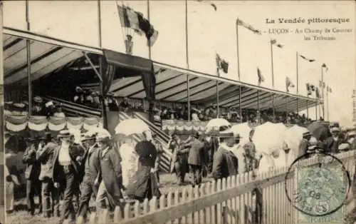 Ak Luçon Vendée, Blick auf die Tribünen
