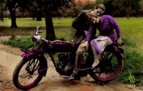 Ak Liebespaar, Motorrad