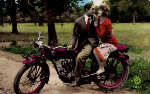Ak Liebespaar, Motorrad