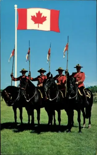 Ak Königliche Kanadische berittene Polizei, Mounties, mit Flagge