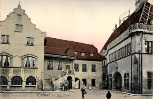 Ak Colmar Kolmar Elsass Haut Rhin, Colmar Kaufhaus,  Gebäude, Menschen auf dem Platz