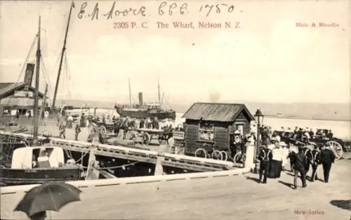 Ak Nelson Neuseeland, Hafenansicht, Schiffe, Menschen, nmotiv,  Neuseeland