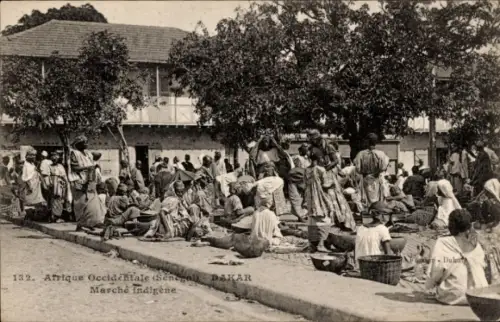 Ak Dakar Senegal, Marktszene in  Menschen, Waren, traditionelle Kleidung