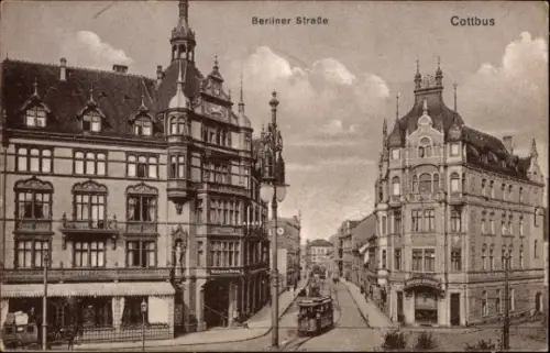 Ak Cottbus in der Niederlausitz, Berliner Straße,   Gebäude, Straßenbahn
