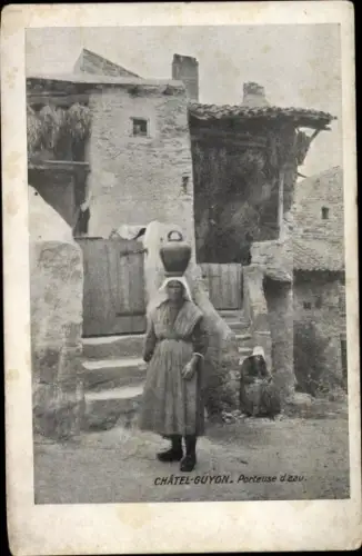 Ak Châtel Guyon Puy de Dôme, Porteuse d'eau, Auvergnatische Tracht