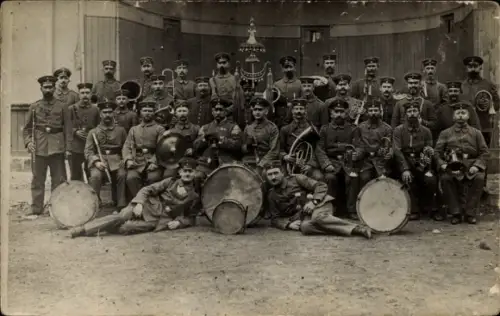 Foto Ak  Łódź Lodz Lodsch Polen, Musik-Corps, Militärorchester, Gruppenbild in Uniform, 9. Armee