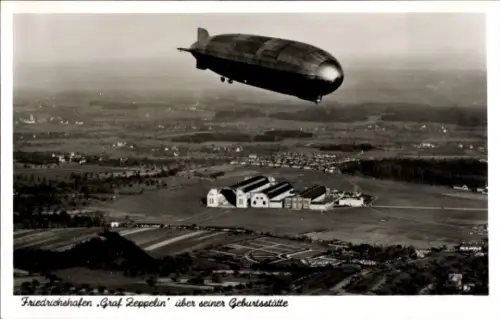Ak Friedrichshafen am Bodensee, Graf Zeppelin, Luftschiff, Landschaft, Geburtsstätte