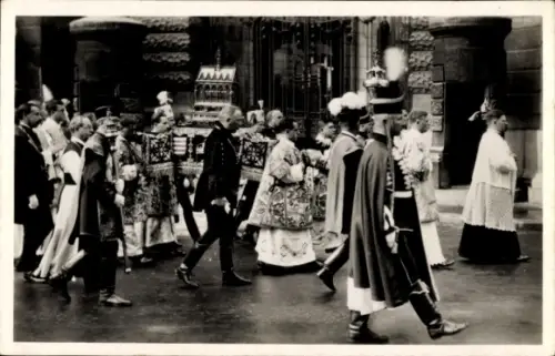 Ak Budapest Ungarn, Die Heilige Rechte in der Prozession, St. Stephans Umzug