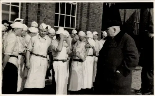Foto Ak Hof an der Saale Oberfranken Bayern, Fleischer, Gruppenfoto