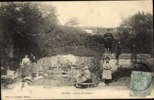 Ak Blaru Yvelines, Lavoir St. Adjutor, Wäscherinnen